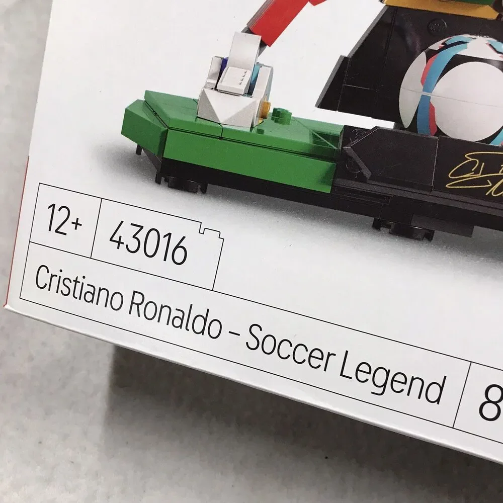 LEGO Editions 43016 CR7 Cristiano Ronaldo – Soccer Legend 854 pcs World Cup